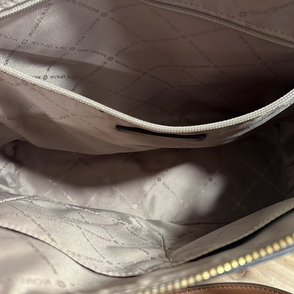 [Michael Kors] Charlotte Large Logo And Leather Top-Zip Tote Bag - Picture 5 of 7